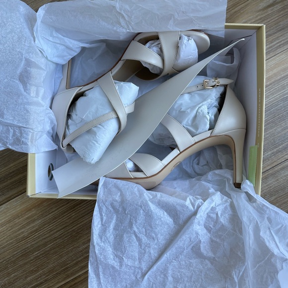 Michael Kors Beige Sandals - Picture 13 of 14